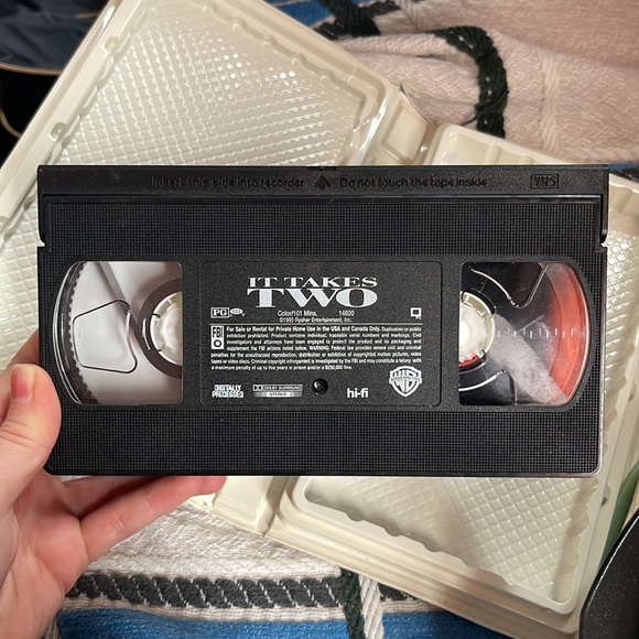 1995 It Takes Two VHS Mary-Kate & Ashley Olsen vintage videocassette - Picture 3 of 4